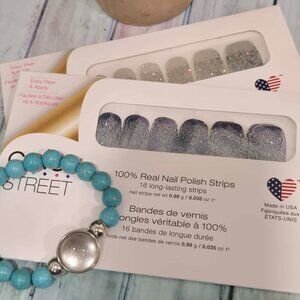 Color Street Press On Nail Design- Winter Blue Snowflakes